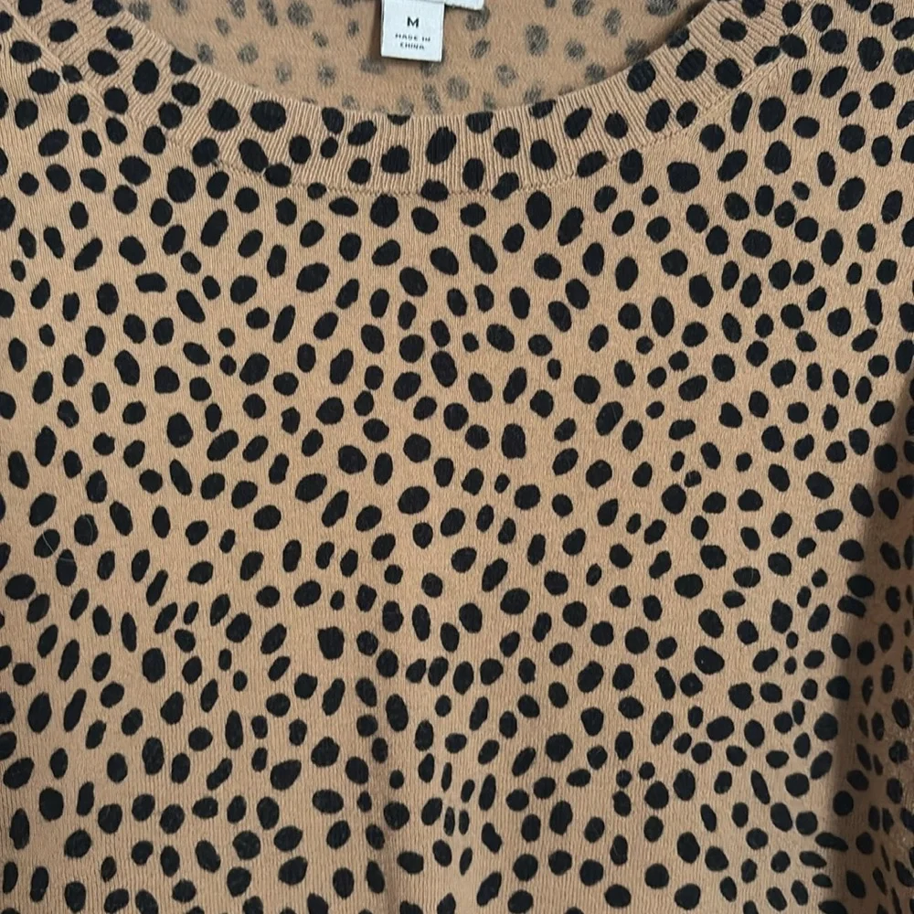 J. Crew Tan and Black Crewneck Sweater. Size M. Cotton.